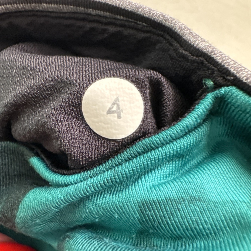 Lululemon Runner Crop Women's Leggings Black Gray Stripe Size 4‎ Zipper Ankles - Picture 7 of 7